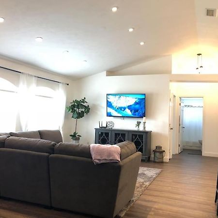 Beautiful Home Across The Street From Lake June! レークプラシッド エクステリア 写真