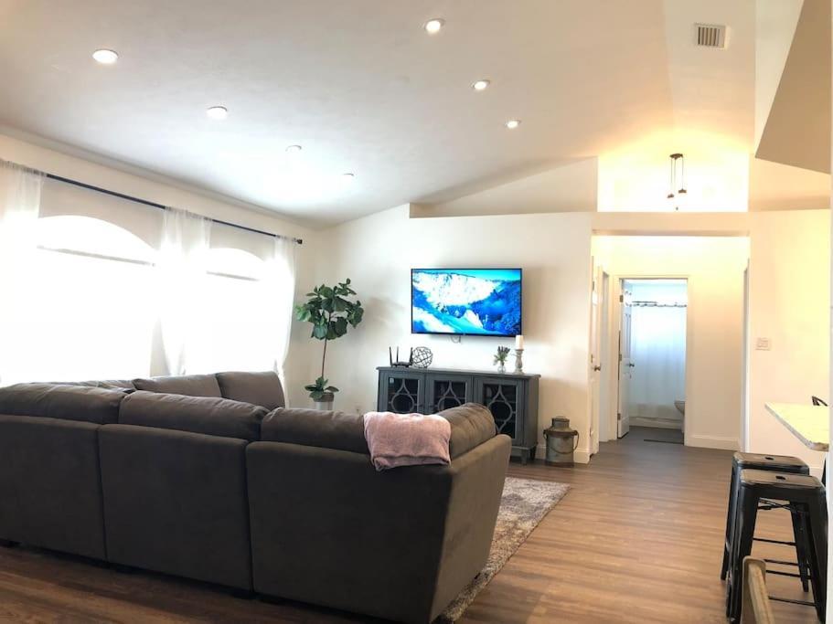 Beautiful Home Across The Street From Lake June! レークプラシッド エクステリア 写真