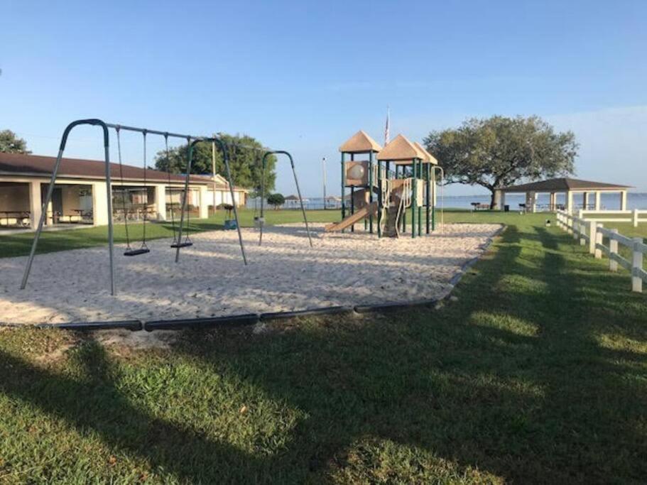 Beautiful Home Across The Street From Lake June! レークプラシッド エクステリア 写真