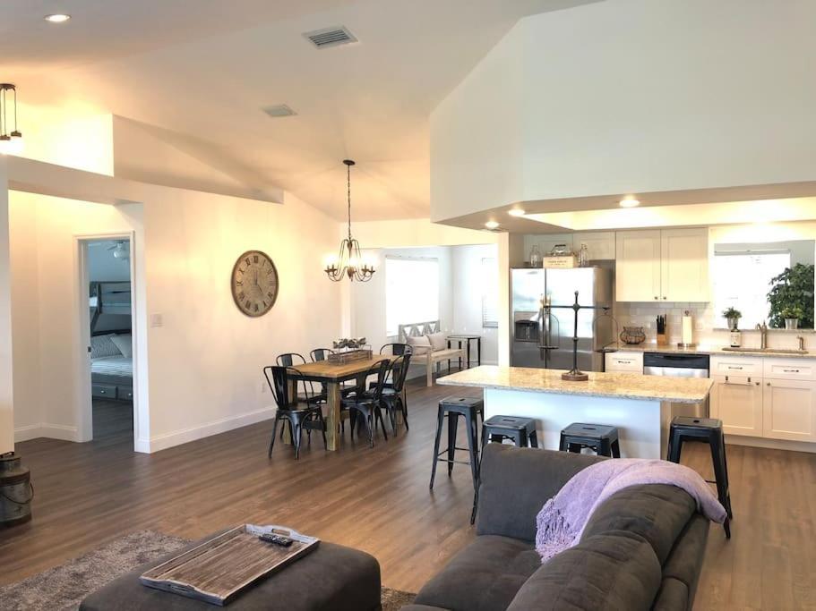 Beautiful Home Across The Street From Lake June! レークプラシッド エクステリア 写真