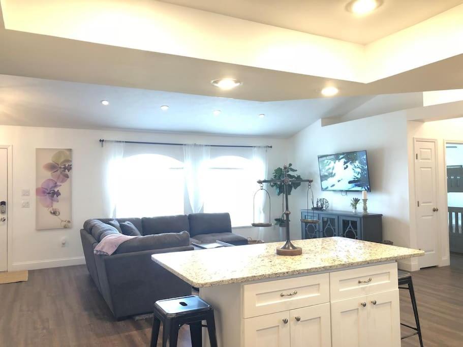 Beautiful Home Across The Street From Lake June! レークプラシッド エクステリア 写真